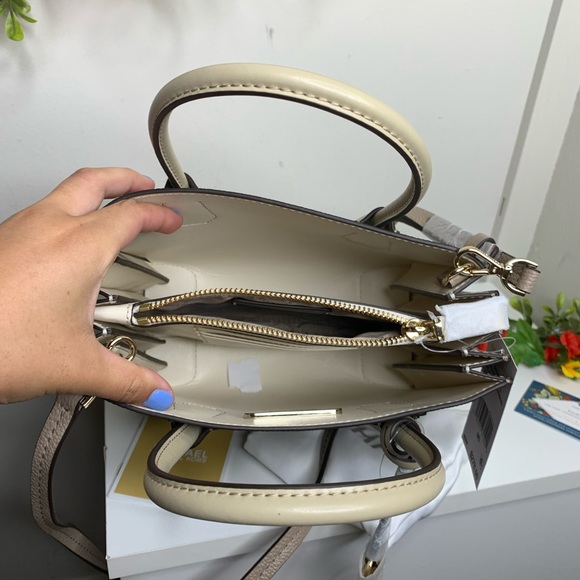 SOLD❌Michael Kors Medium Mercer Tote - Picture 5 of 8